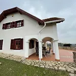 Dorono House * قرية بالاتونودفاري