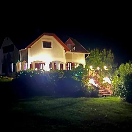 Dorono House قرية بالاتونودفاري